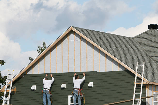 Professional Siding Contractor technician working in Lakeview, OH